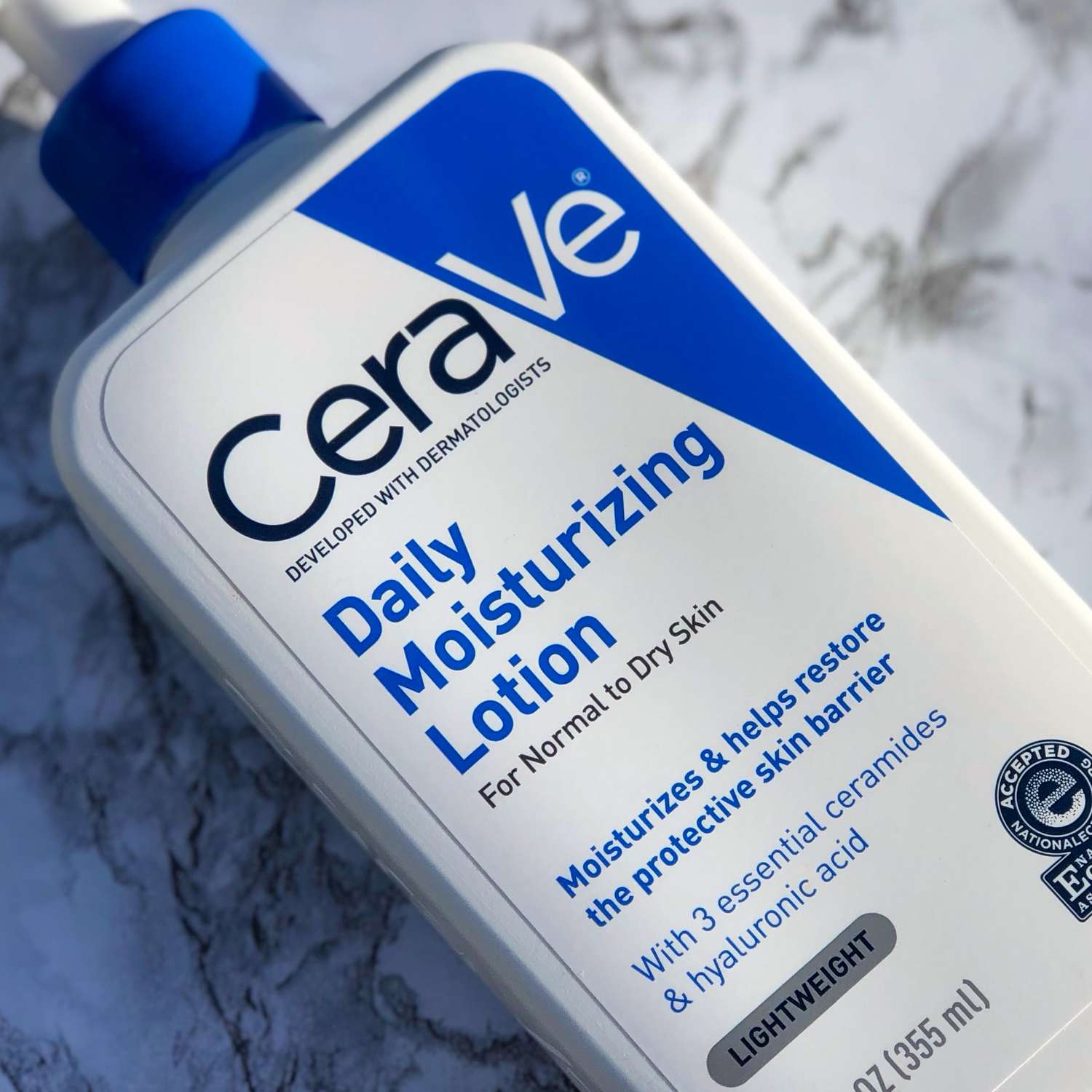 Cerave Daily Moisturing Lotion Normal To Dry Skin 237ml (Oil-free moisturizer with hyaluronic acid)